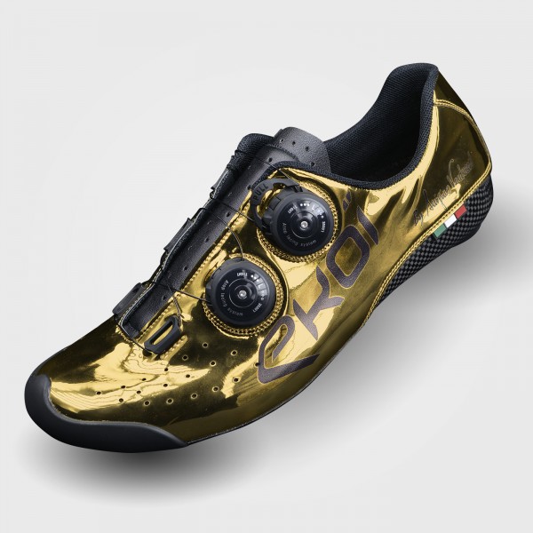 gold cycling shoes