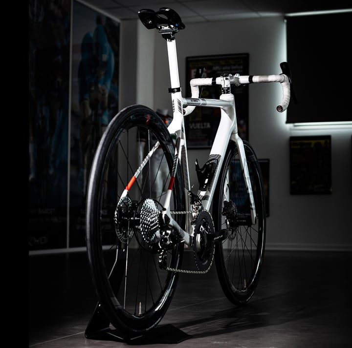 Vélo route carbone EKOI by DE ROSA VENTI Blanc CHORUS CARBONE DISC