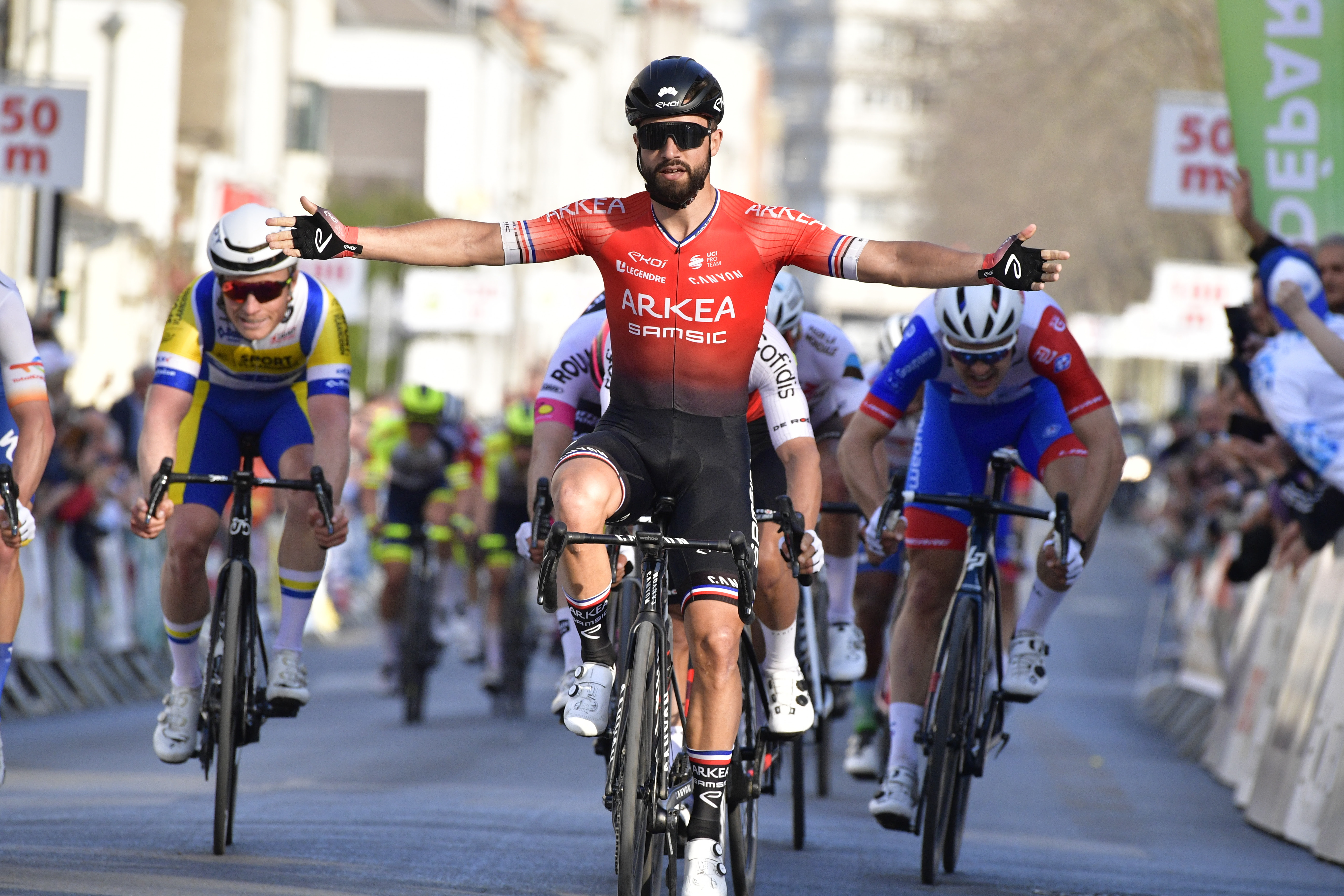 First bouquet for Nacer Bouhanni